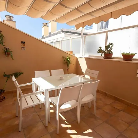 Luminoso Y Centrico Atico A Pie De Playa Apartmán